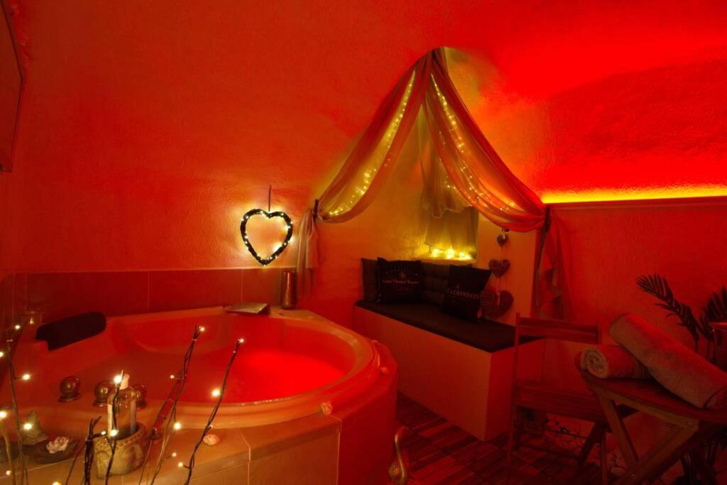 Les Secrets D'Alcove, Nuits Romantiques Avec Spa Aix-en-Provence Exterior photo