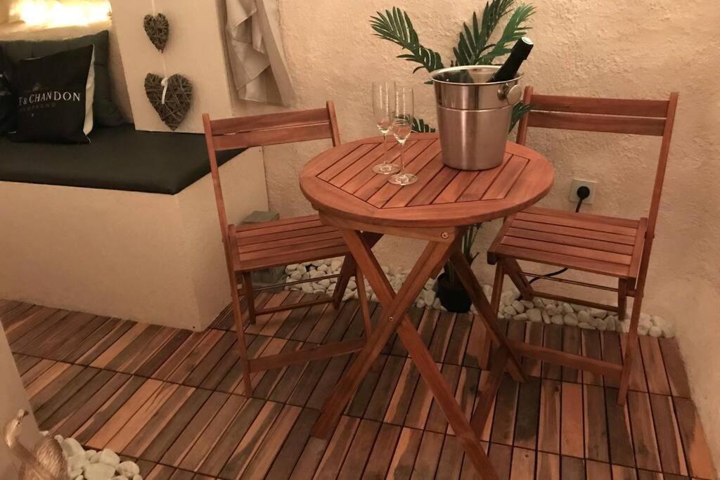 Les Secrets D'Alcove, Nuits Romantiques Avec Spa Aix-en-Provence Exterior photo