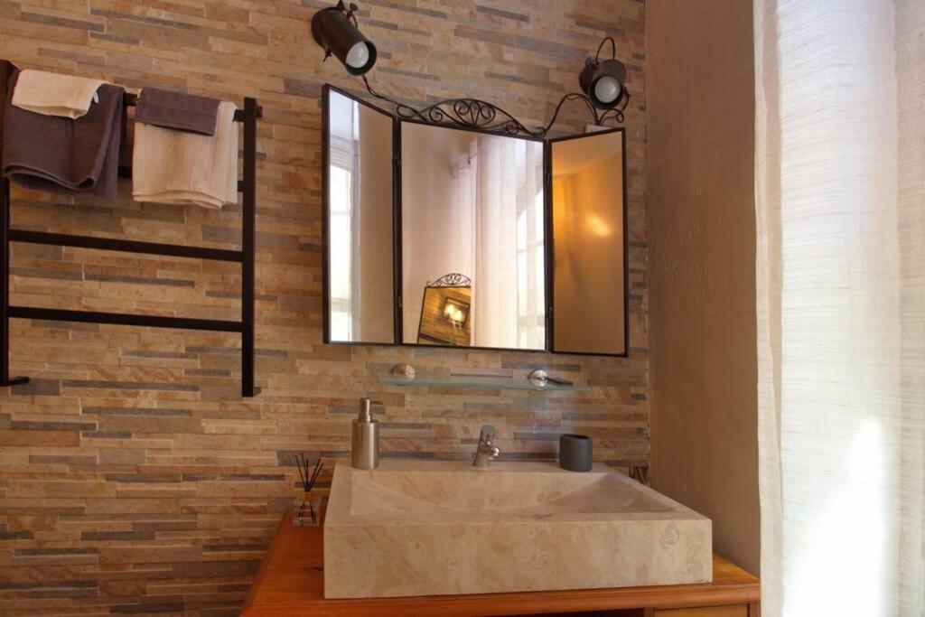Les Secrets D'Alcove, Nuits Romantiques Avec Spa Aix-en-Provence Exterior photo