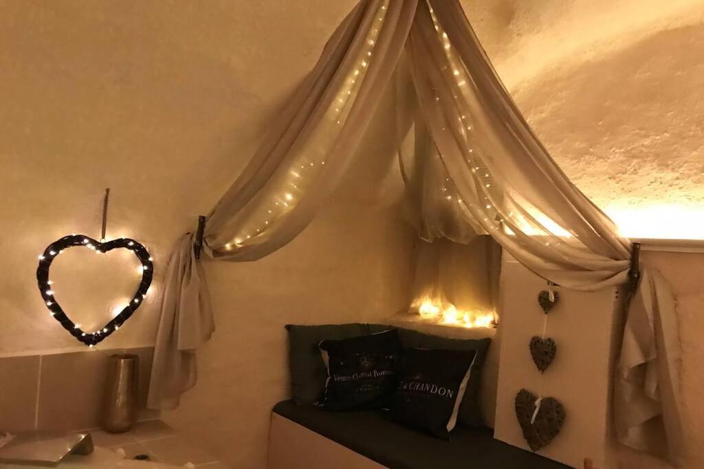 Les Secrets D'Alcove, Nuits Romantiques Avec Spa Aix-en-Provence Exterior photo