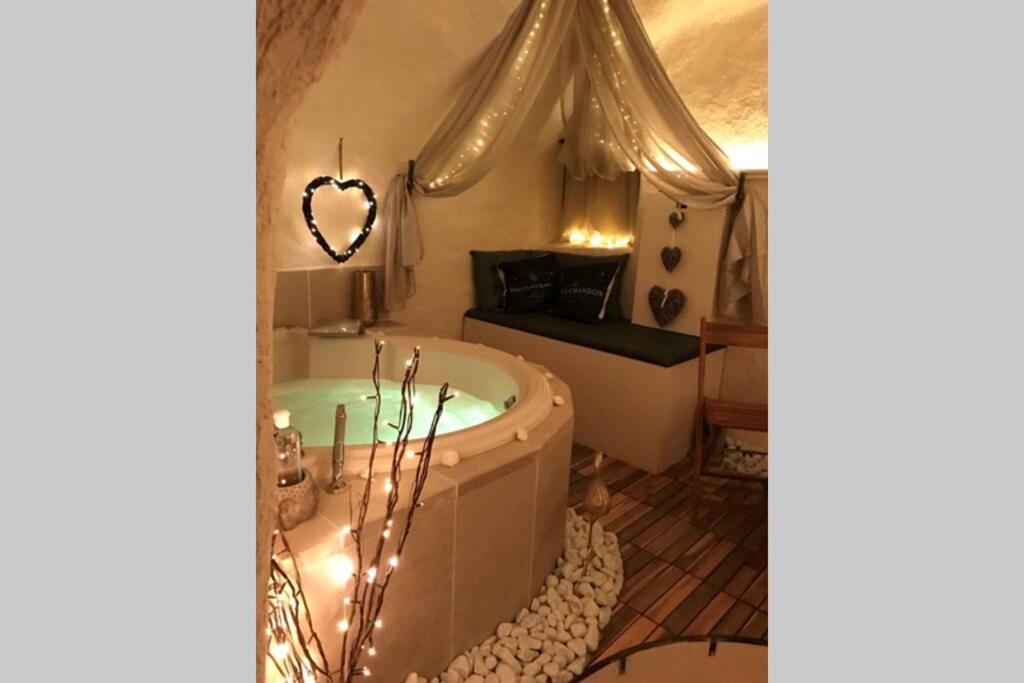 Les Secrets D'Alcove, Nuits Romantiques Avec Spa Aix-en-Provence Exterior photo